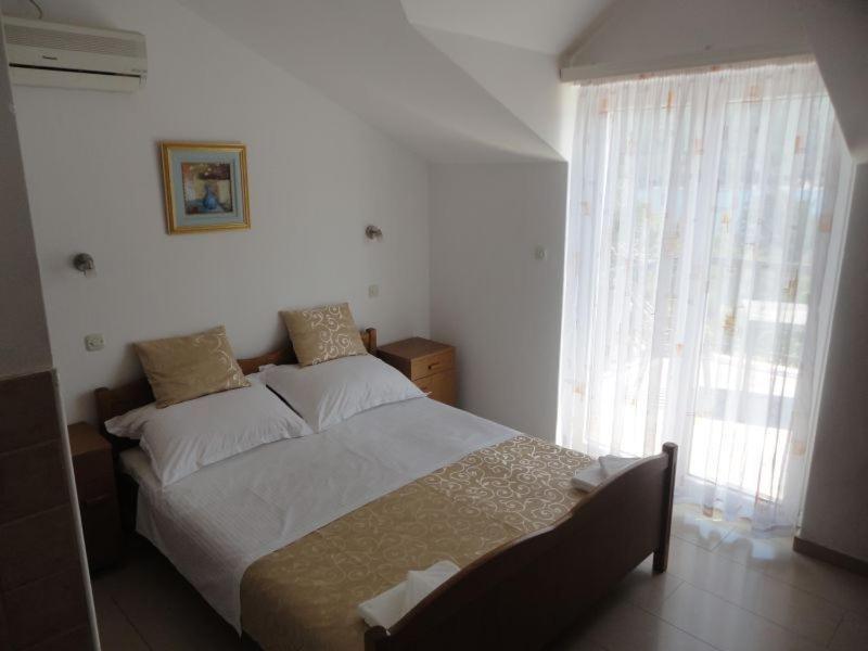 Guest House Pavkovic سلانو الغرفة الصورة